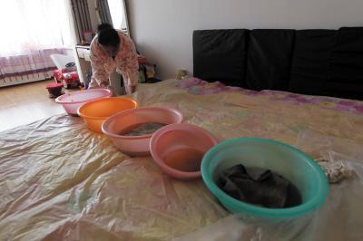 乐东楼上漏水，住户失联，小区没物管，业主维权难！律师来支招……